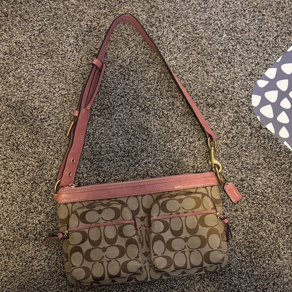 VTG COACH PINK SIGNATURE SMALL ZIP CROSSBODY CLUTCH